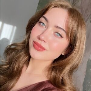 Meet your Posher, Michaelia